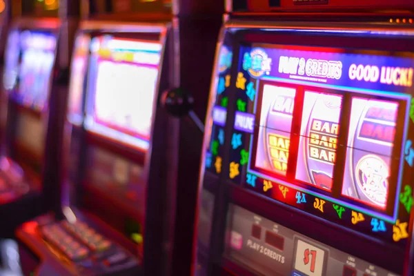 Bigger Bass Bonanza slot game interface on sq toto